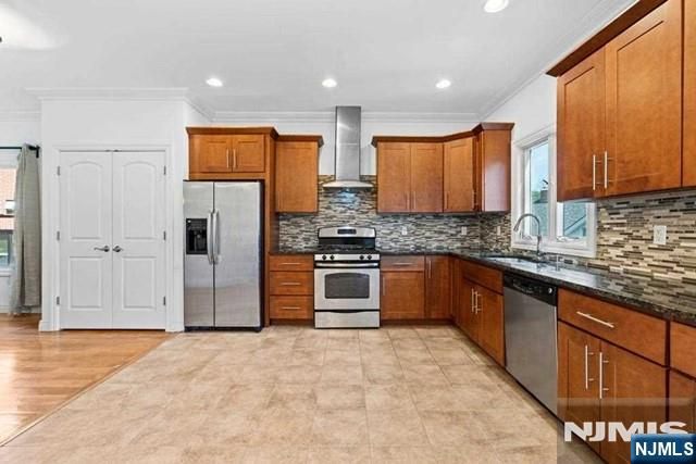 431 Aurora Avenue A, Cliffside Park, NJ 07010