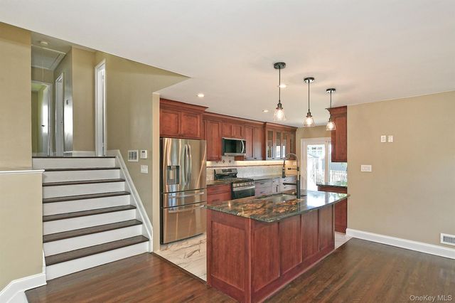 7 Rensselaer Drive, Commack, NY 11725