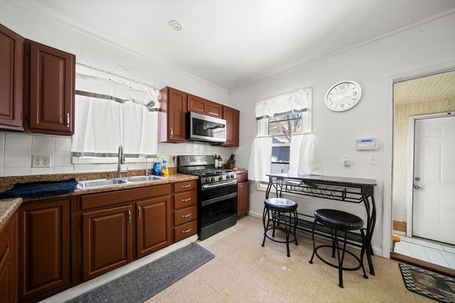 55 Malden St, Springfield, MA 01108