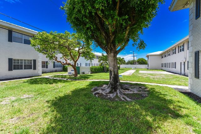 298 SW 6th Street 103, Boca Raton, FL 33432