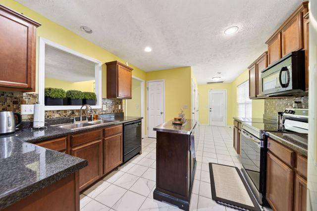 1425 Sprucedale Dr, Antioch, TN 37013