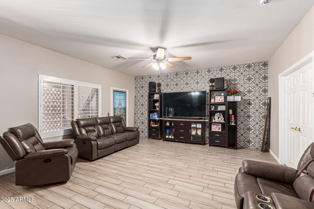 8305 W PIONEER Street, Tolleson, AZ 85353