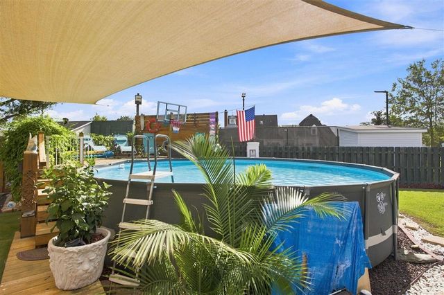 1423 S Chateau Circle, Lake Charles, LA 70605