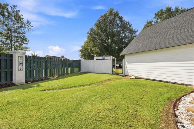 1423 S Chateau Circle, Lake Charles, LA 70605