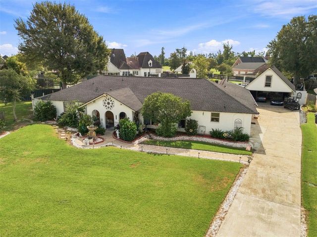 1423 S Chateau Circle, Lake Charles, LA 70605