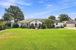 1423 S Chateau Circle, Lake Charles, LA 70605