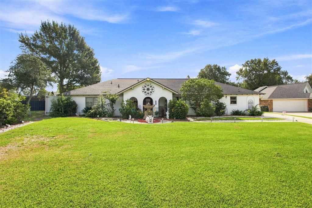 1423 S Chateau Circle, Lake Charles, LA 70605