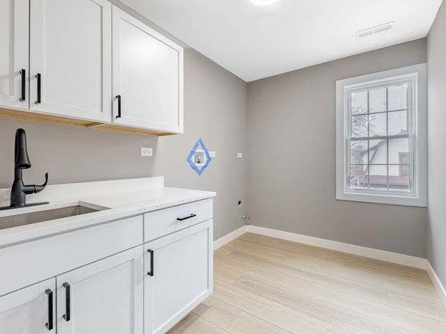 3548 Clinton Avenue, Berwyn, IL 60402