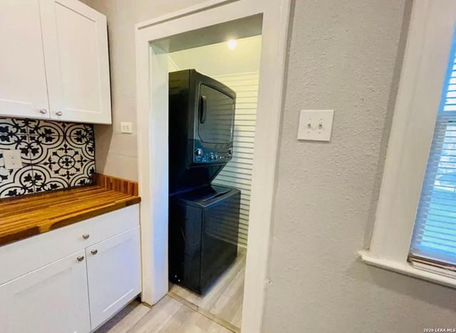 2907 N Elmendorf, San Antonio, TX 78201