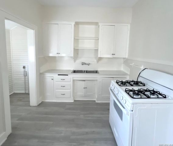 2907 N Elmendorf, San Antonio, TX 78201