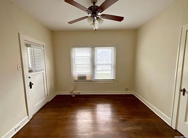 2907 N Elmendorf, San Antonio, TX 78201