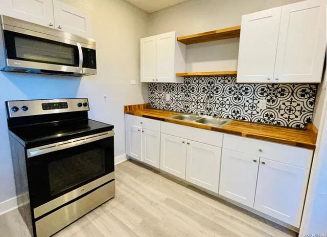 2907 N Elmendorf, San Antonio, TX 78201