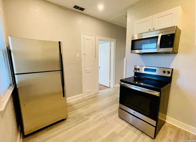 2907 N Elmendorf, San Antonio, TX 78201