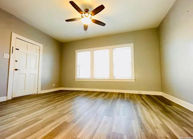 2907 N Elmendorf, San Antonio, TX 78201