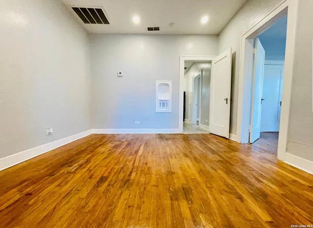 2907 N Elmendorf, San Antonio, TX 78201