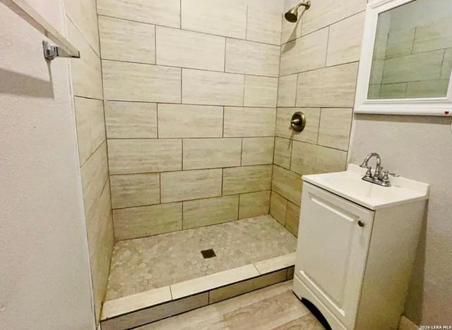 2907 N Elmendorf, San Antonio, TX 78201