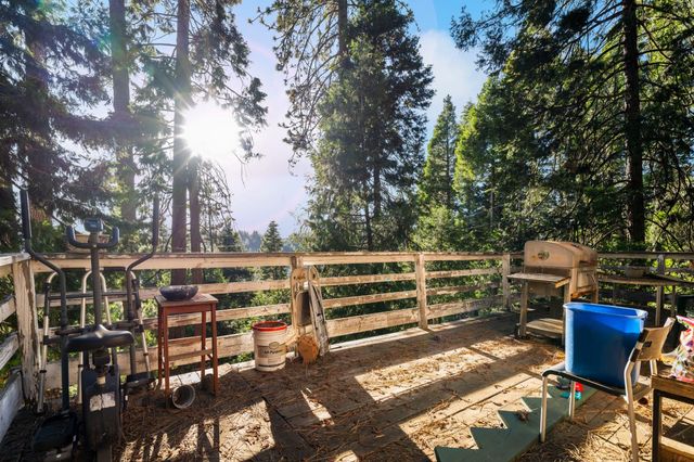 4944 Steelhead Ln, Pollock Pines, CA 95726