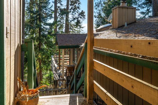 4944 Steelhead Ln, Pollock Pines, CA 95726