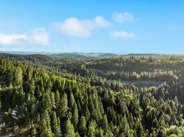 4944 Steelhead Ln, Pollock Pines, CA 95726
