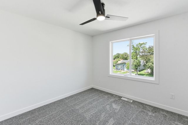 3221 4TH Avenue, Council Bluffs, IA 51501