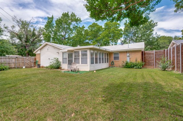 2002 Winthrop Street, Irving, TX 75061