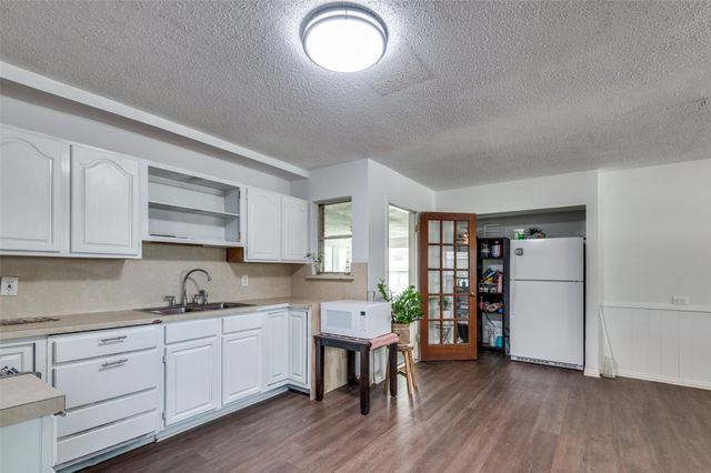 2002 Winthrop Street, Irving, TX 75061