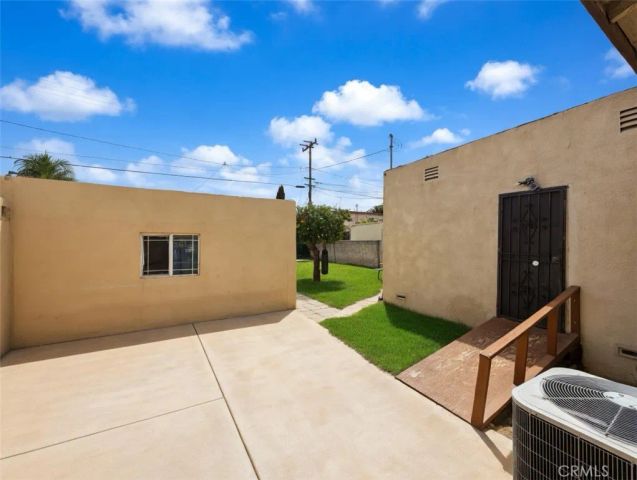 1324 W 101st, Los Angeles, CA 90044