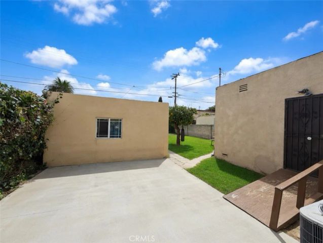 1324 W 101st, Los Angeles, CA 90044