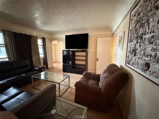 1324 W 101st, Los Angeles, CA 90044