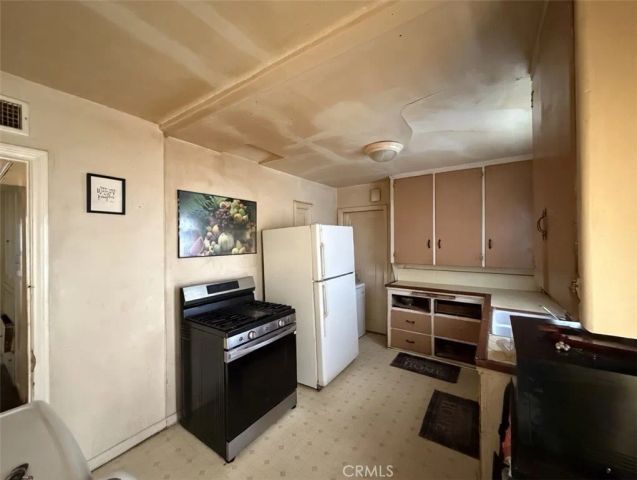 1324 W 101st, Los Angeles, CA 90044