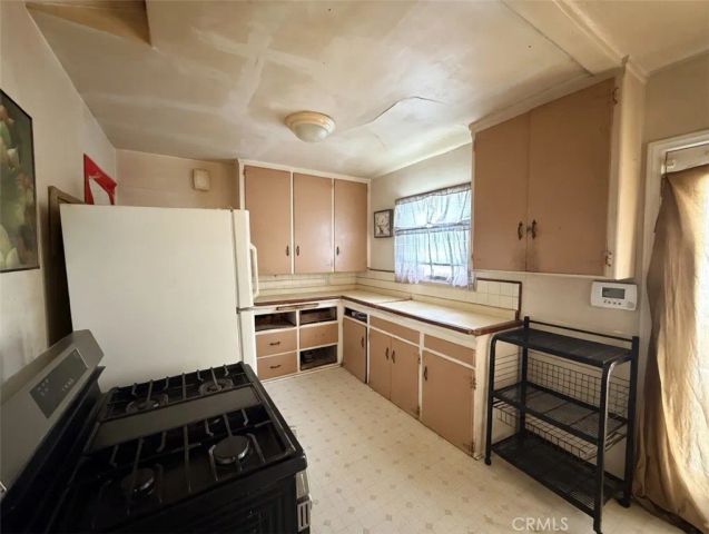 1324 W 101st, Los Angeles, CA 90044