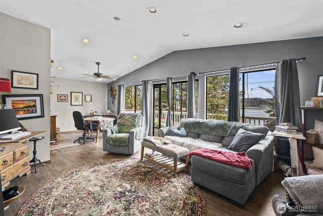 296 298 North Shore Boulevard, Fox Island, WA 98333