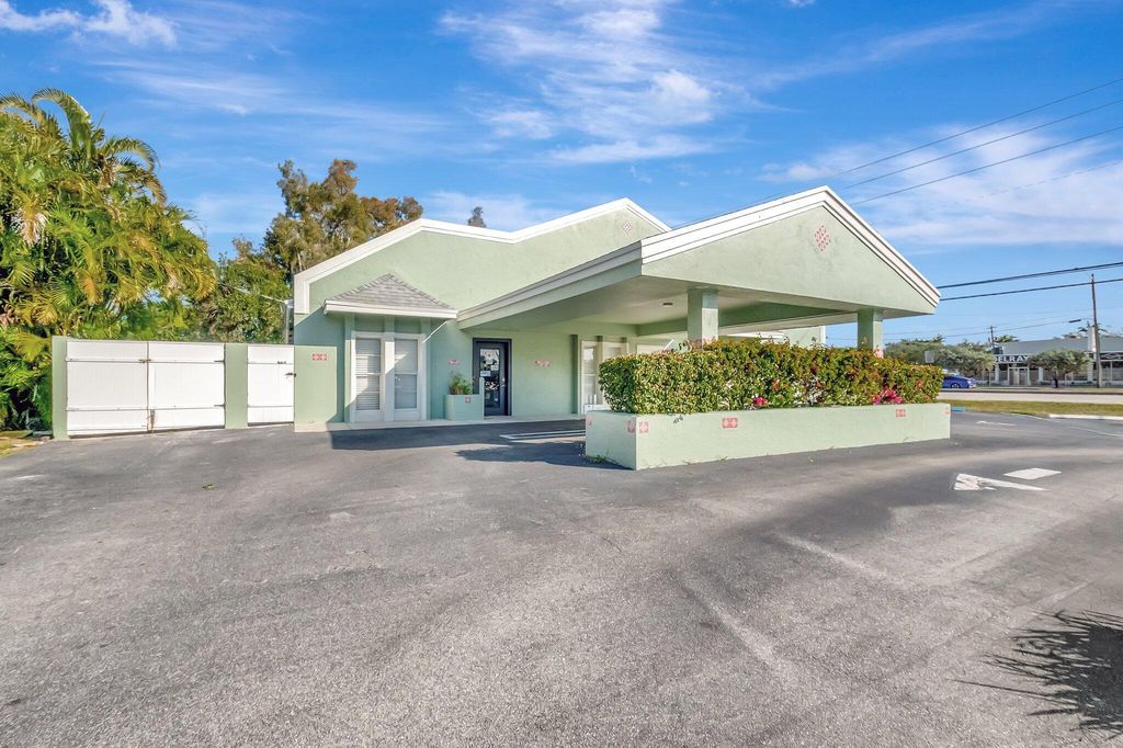 Image 2 of property listing at 13455 S Military Trail B, Delray Beach, FL 33484