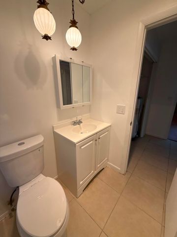 4951 Wedgewood Way 5, West Palm Beach, FL 33417