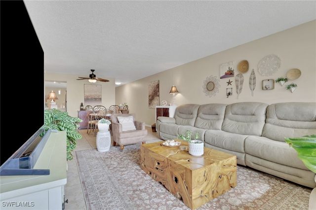 120 Cypress WAY E B5, Naples, FL 34110