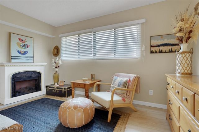 120 Cypress WAY E B5, Naples, FL 34110