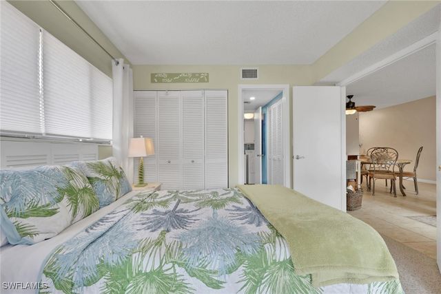 120 Cypress WAY E B5, Naples, FL 34110