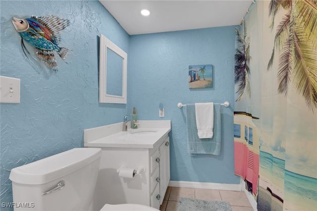 120 Cypress WAY E B5, Naples, FL 34110