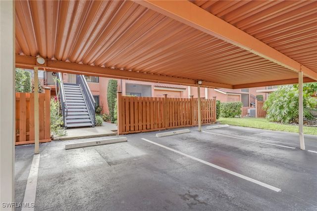 120 Cypress WAY E B5, Naples, FL 34110