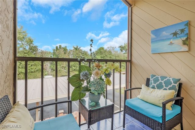 120 Cypress WAY E B5, Naples, FL 34110