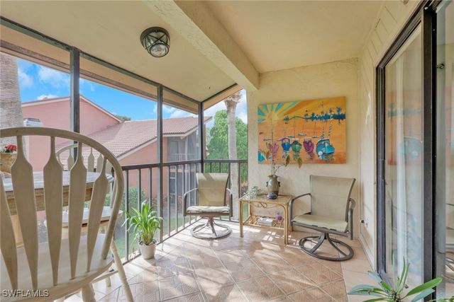 120 Cypress WAY E B5, Naples, FL 34110