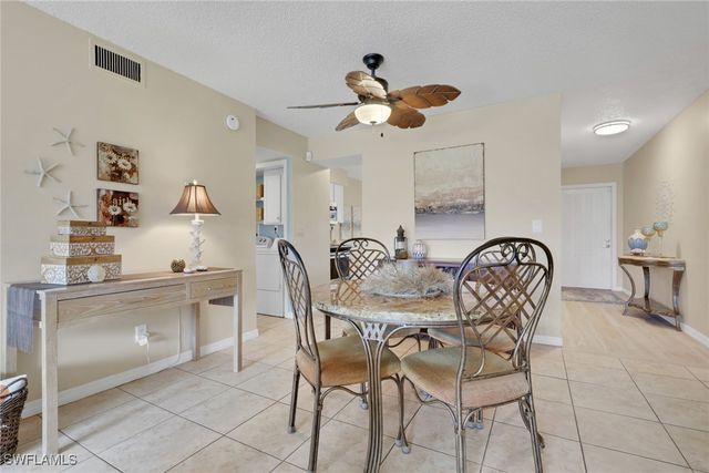 120 Cypress WAY E B5, Naples, FL 34110