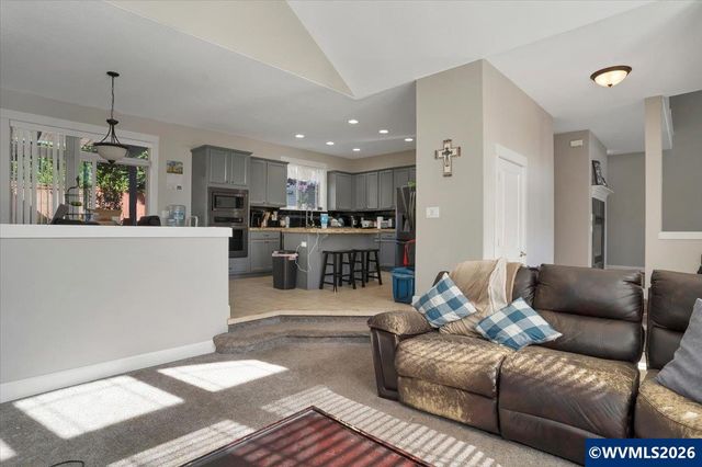 1340 West Meadows Dr NW, Salem, OR 97304