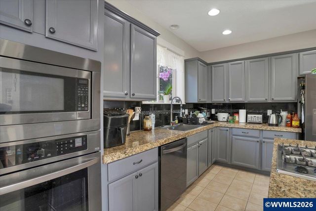 1340 West Meadows Dr NW, Salem, OR 97304