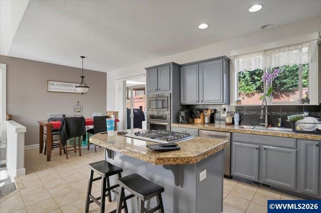 1340 West Meadows Dr NW, Salem, OR 97304