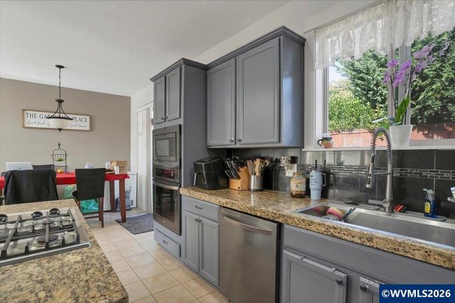 1340 West Meadows Dr NW, Salem, OR 97304