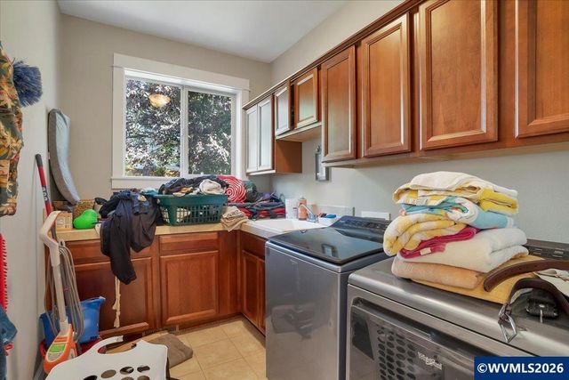1340 West Meadows Dr NW, Salem, OR 97304