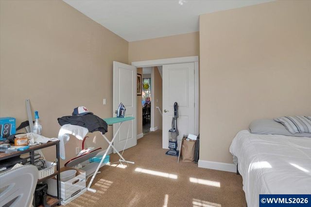 1340 West Meadows Dr NW, Salem, OR 97304