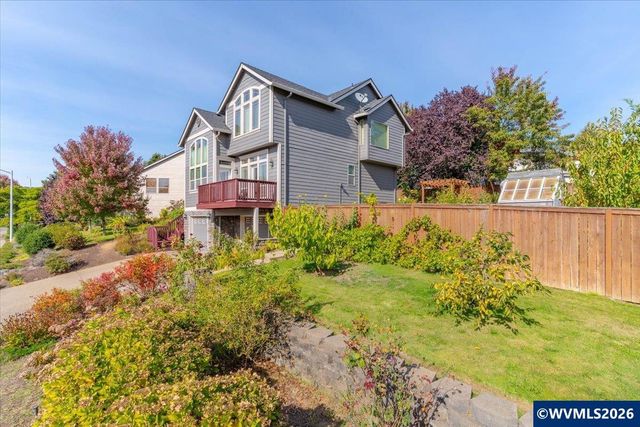 1340 West Meadows Dr NW, Salem, OR 97304