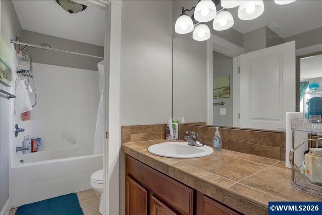 1340 West Meadows Dr NW, Salem, OR 97304